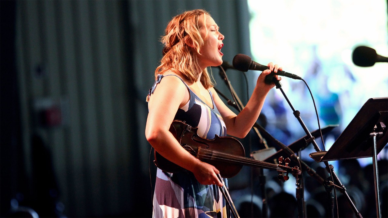 Sara Watkins — Photo