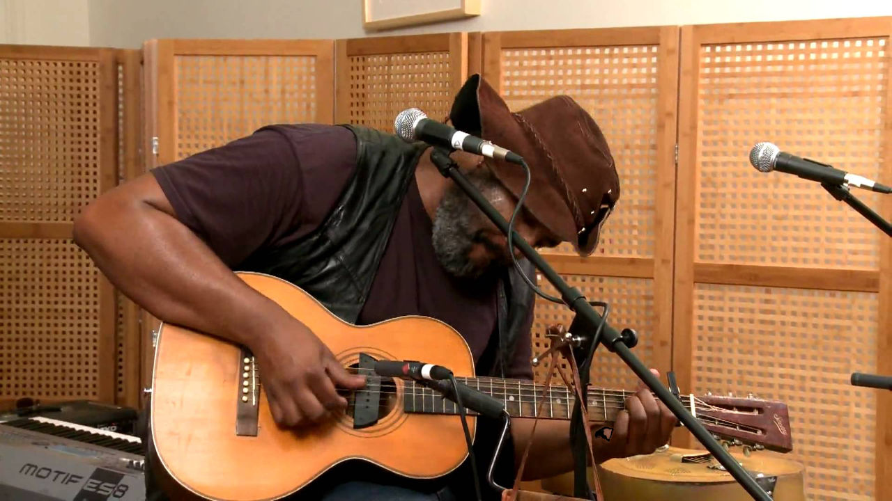 Alvin Youngblood Hart — Photo