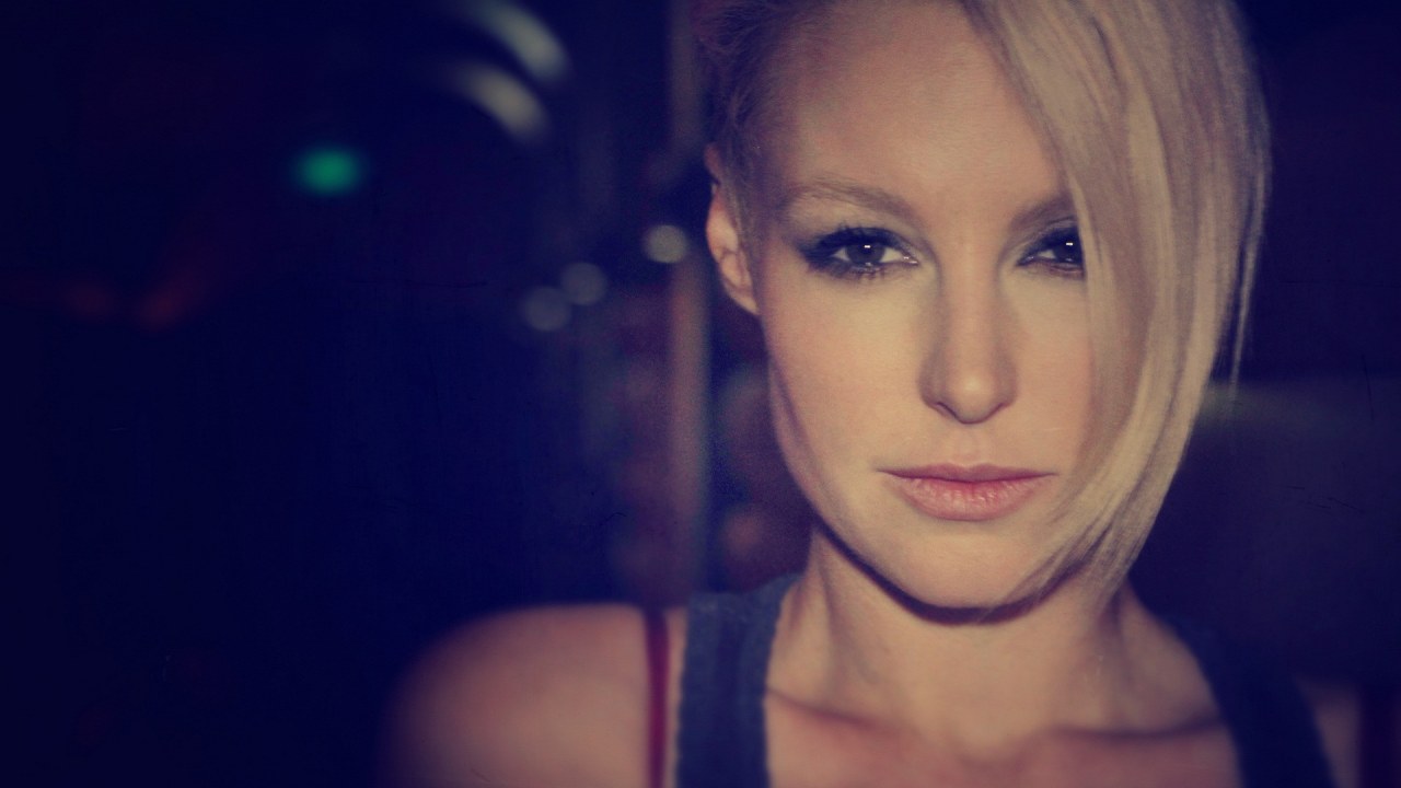 Emma Hewitt — Photo