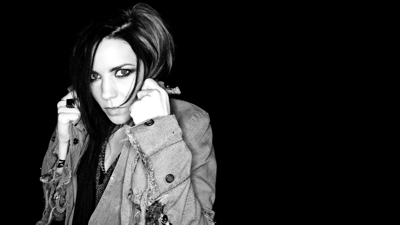 Header Banner Skylar Grey