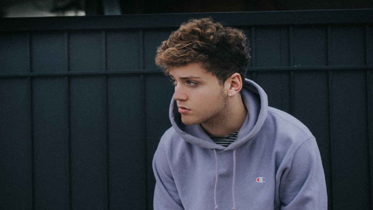 Header Banner Bazzi