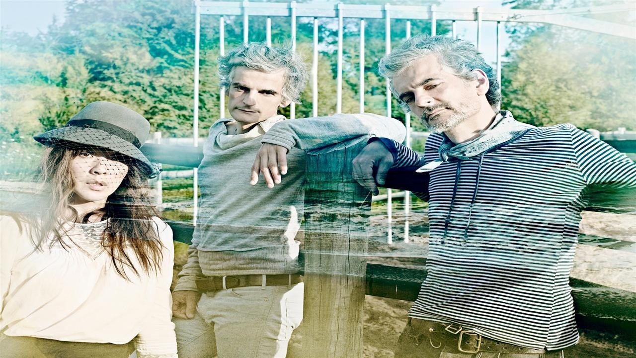 Header Banner Blonde Redhead