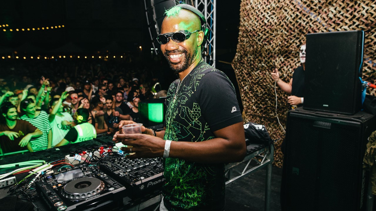 Green Velvet — Photo