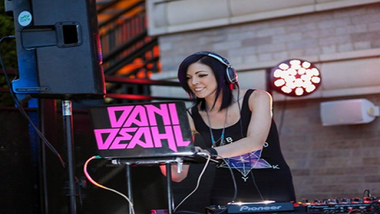 Dani Deahl — Photo