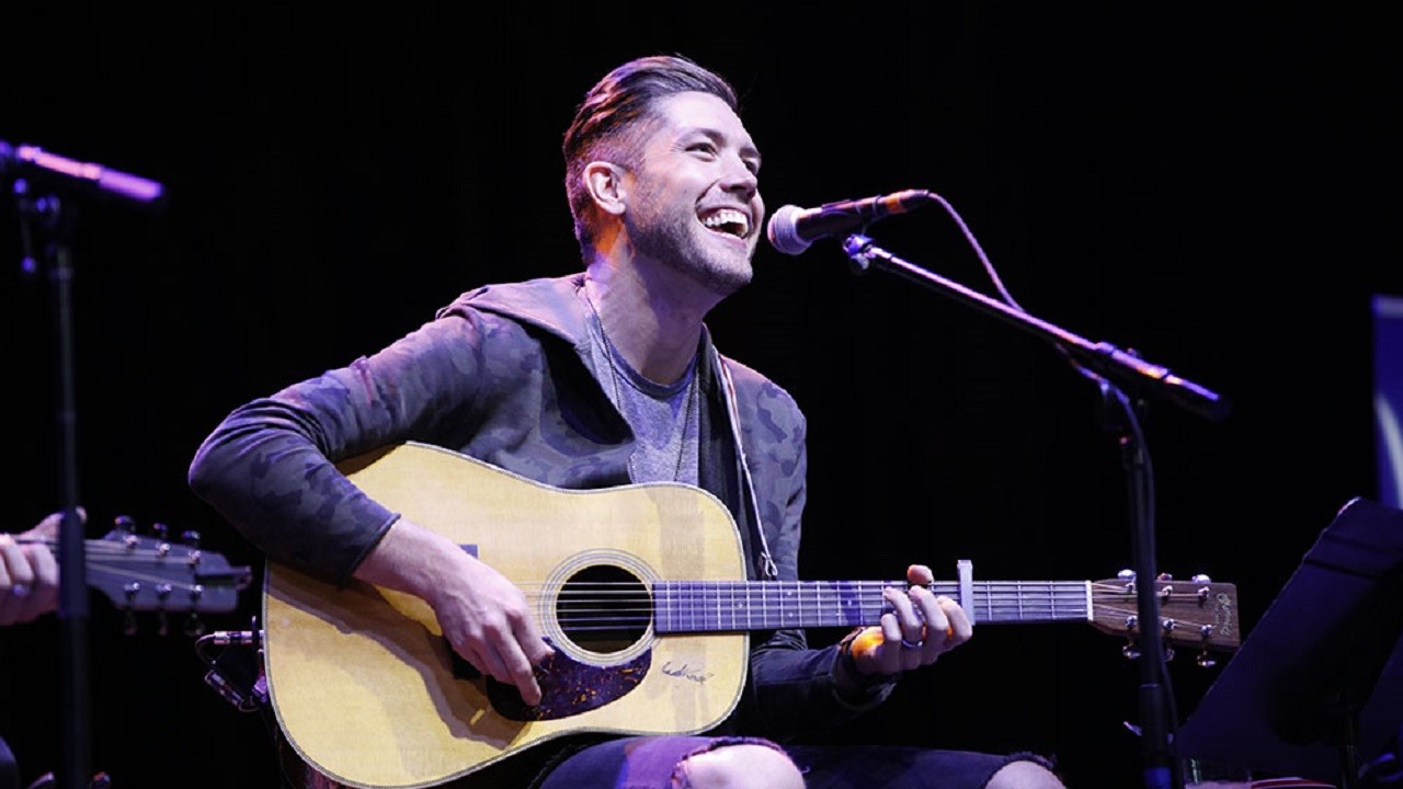 Corey Crowder — Photo · live_stage