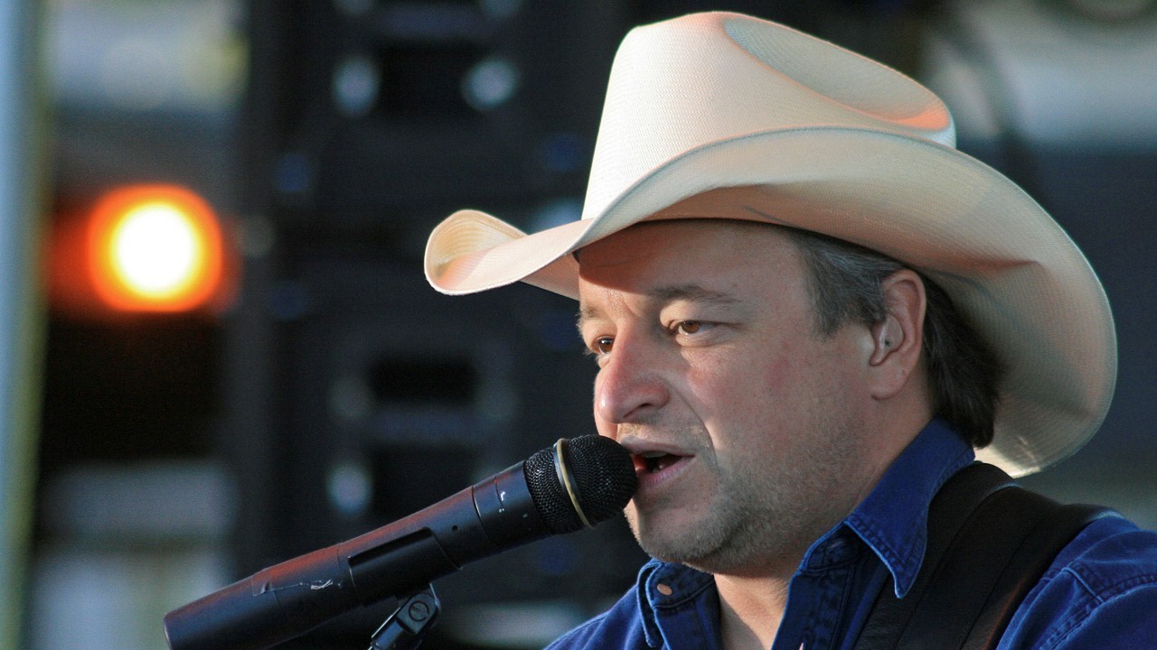 Mark Chesnutt — Photo