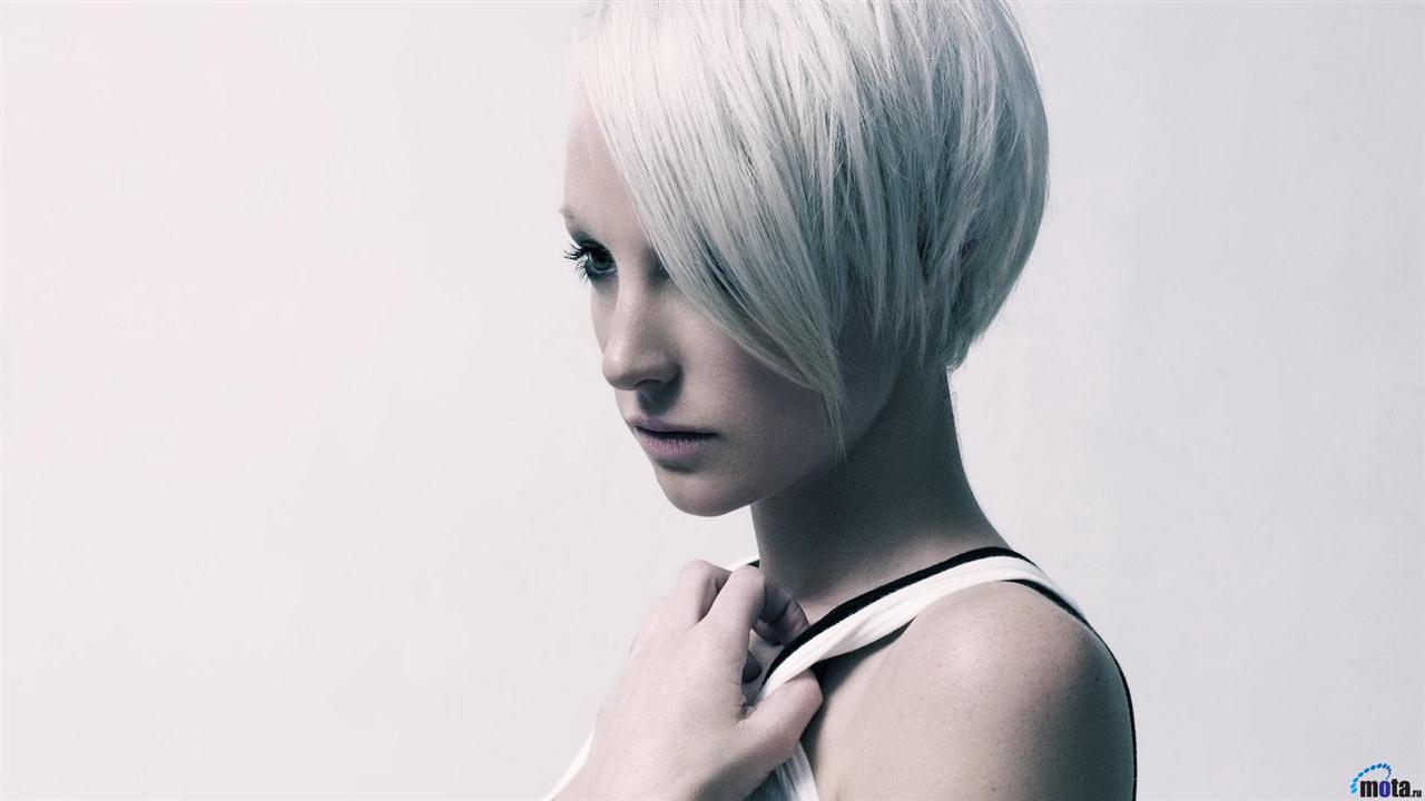 Emma Hewitt — Photo