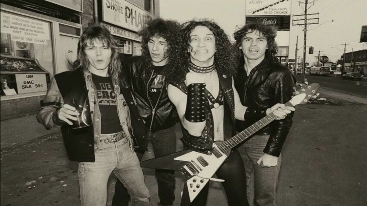 Anvil — Photo · candid