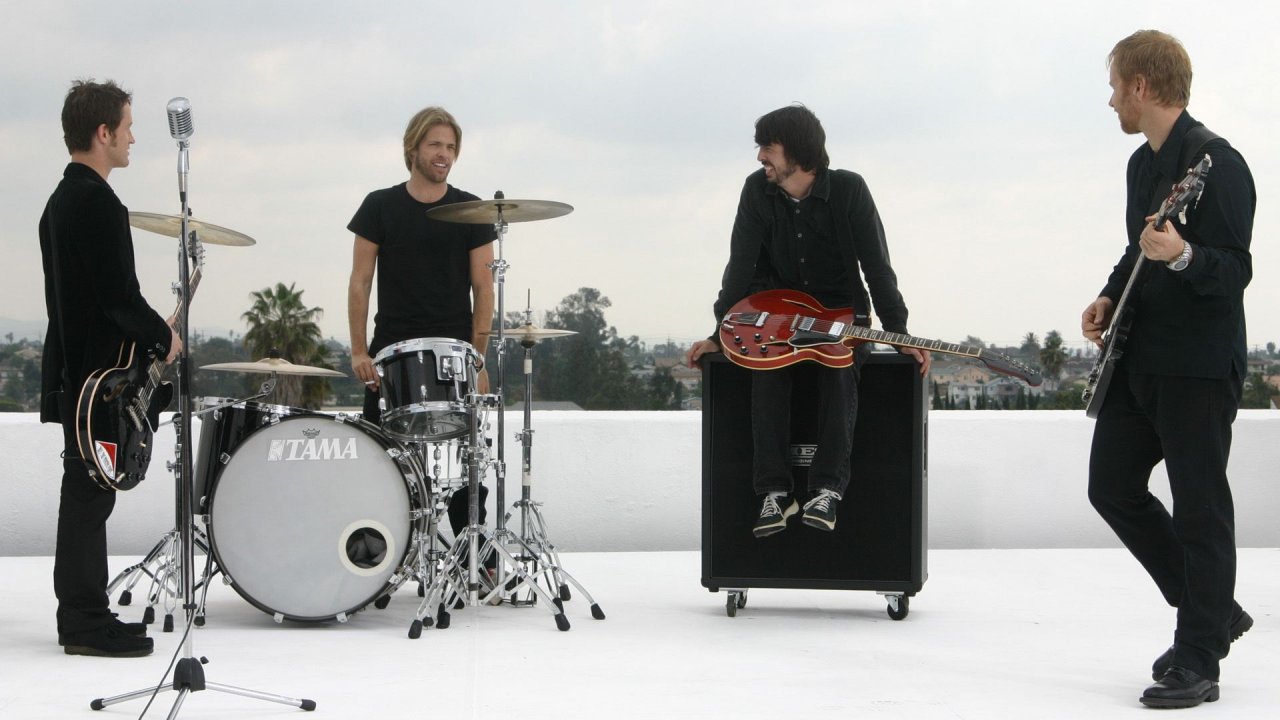 Daya Tahan Rock Stadion Dave Grohl & Foo Fighters: Analisis Kord Bertenaga Lagu 'Rescued', 'Under You', dan 'Show Me How'