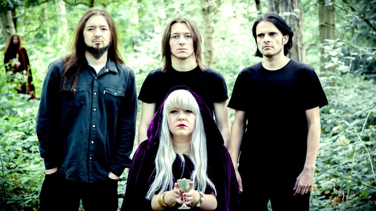 Alunah — Photo