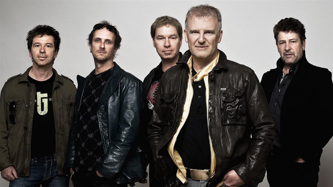 Glass Tiger — Photo