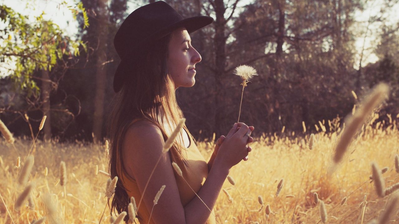 Ayla Nereo — Photo