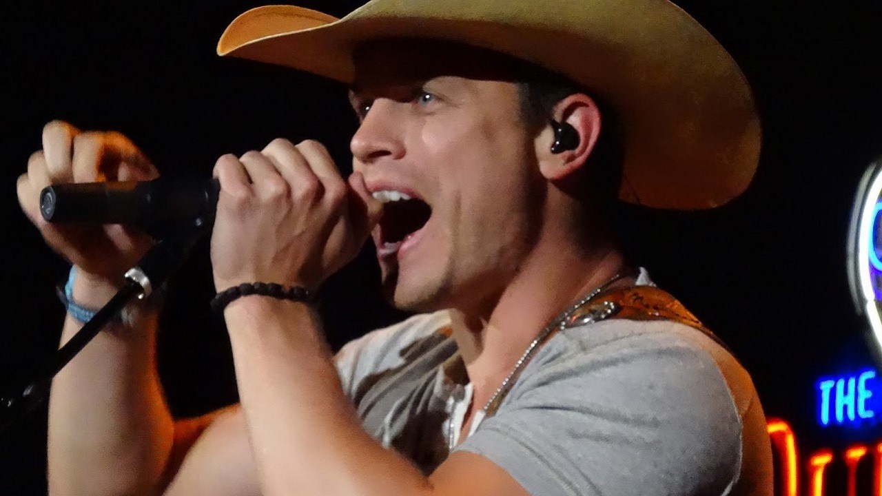 Dustin Lynch