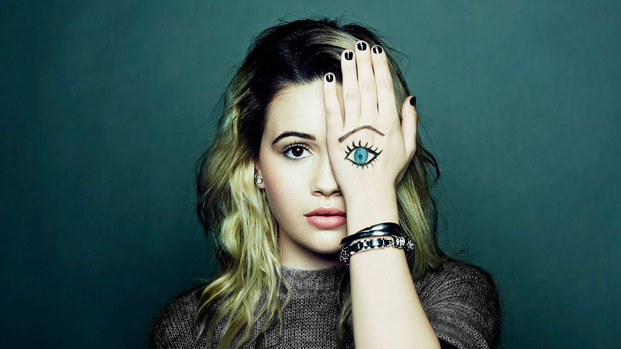 Header Banner Bea Miller