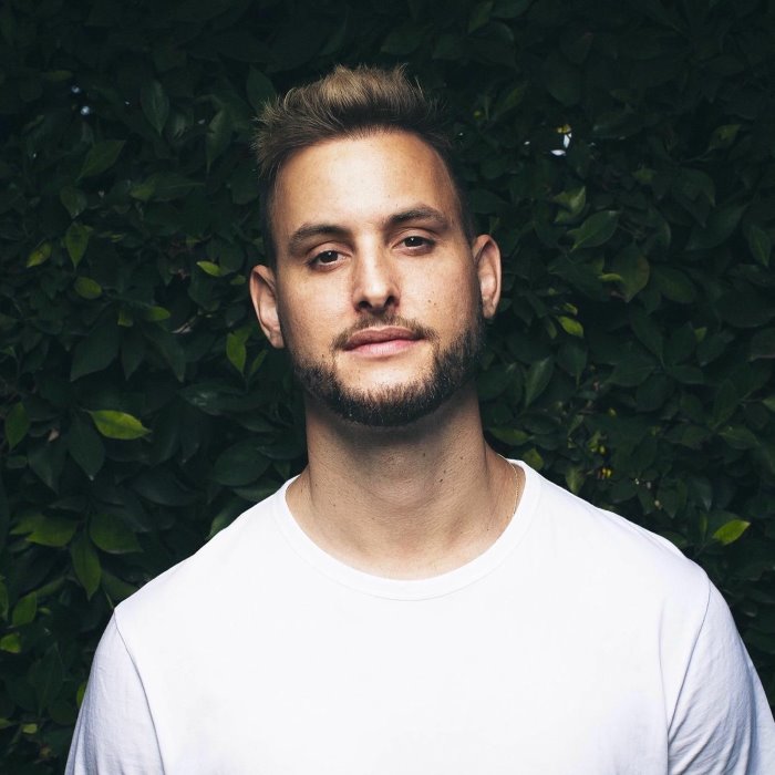MAKJ — Photo