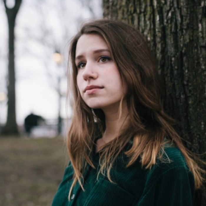 Emily Yacina - indie folk artist