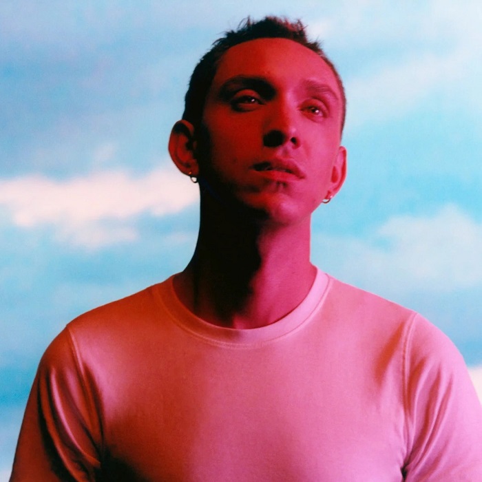 Oliver Sim artist photo