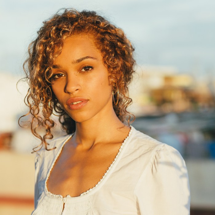 Izzy Bizu — Photo