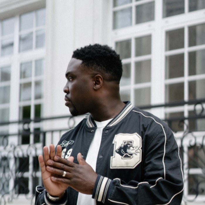 Derrick Hodge — Photo